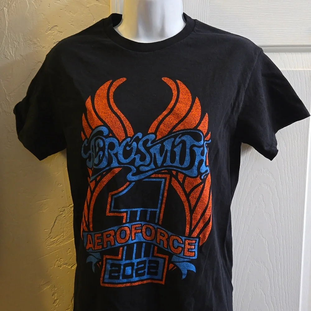 Gildan Aerosmith Black Graphic T-Shirt - Picture 1 of 6